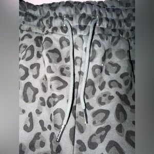 COMFRT Minimalist Shorts in Panther - Size 3XL -NWOT